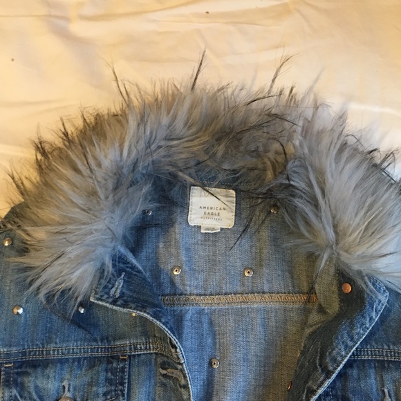 American Eagle Fur Collar Studded Jean Jacket AE - Picture 6 of 8